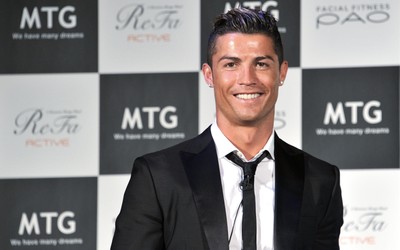 幻影体育焦点-丹麦队队长袖标传递信念